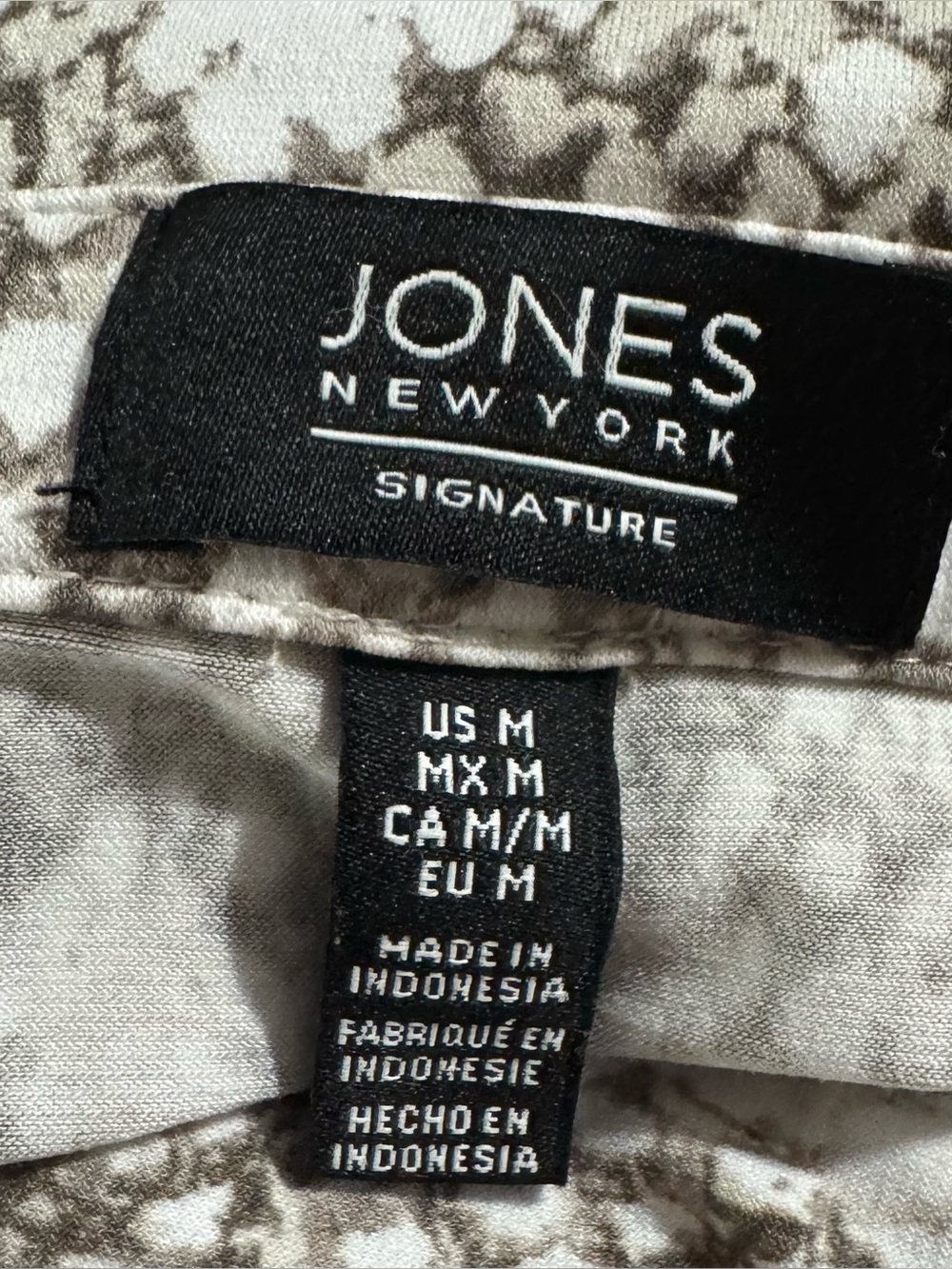 Jones New York Snake-Print V-Neck Blouse! Size Medium. π - Picture 7 of 12